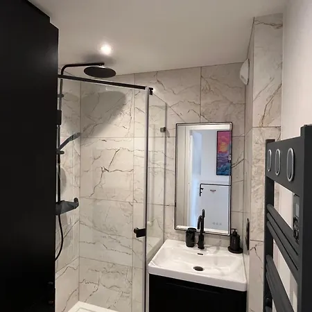 With Balcony And Pool In Daire