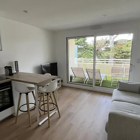 With Balcony And Pool In Daire La Baule